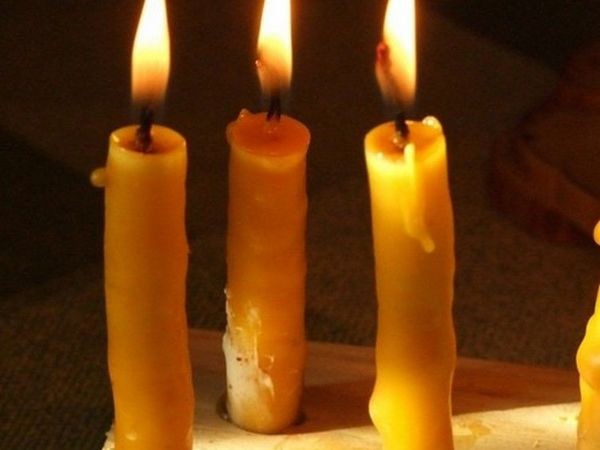 ​Создаем самодельные свечи из воска: три технологии изготовления