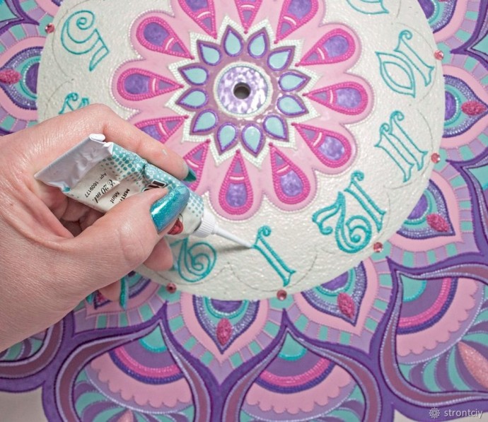 ​Расписываем интерьерные часы в смешанной технике: часть 6