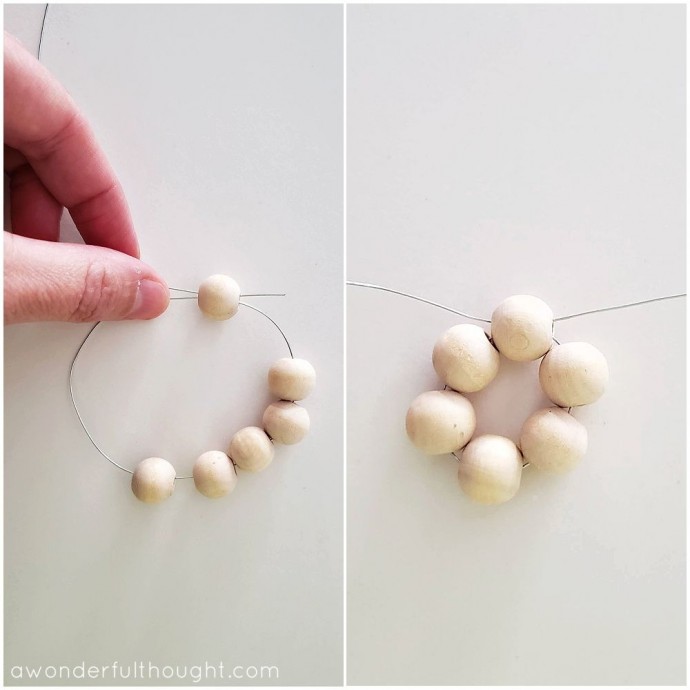 Снежинки из бусин