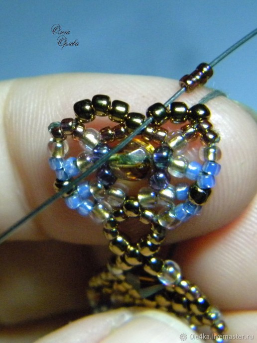 Вышиваем бисером колье "Голубые цветы": часть 3