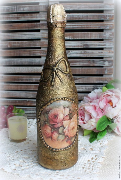 Декорируем стеклянную бутылку в технике декупажа