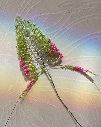 Уникальная композиция из бисера на проволочном каркасе