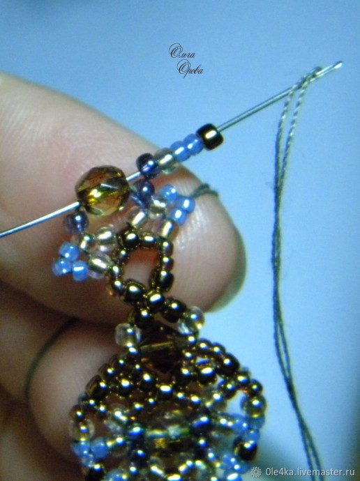 Вышиваем бисером колье "Голубые цветы": часть 2