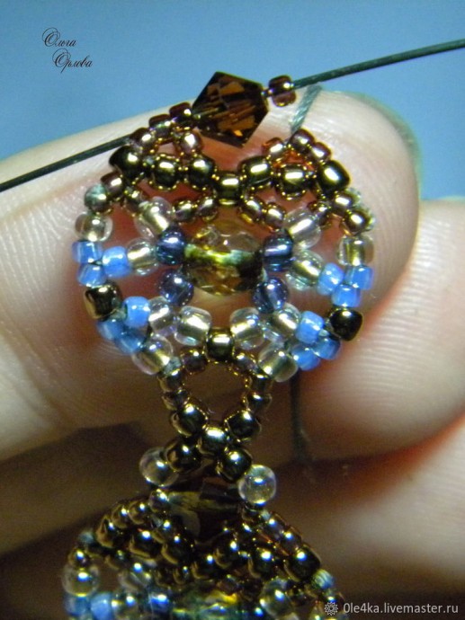Вышиваем бисером колье "Голубые цветы": часть 3