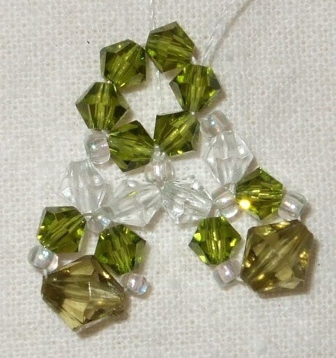 Брелок "Оливковый лед" из бисера