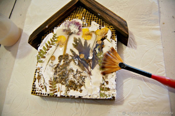 Как украсить интерьерный домик с настоящим гербарием