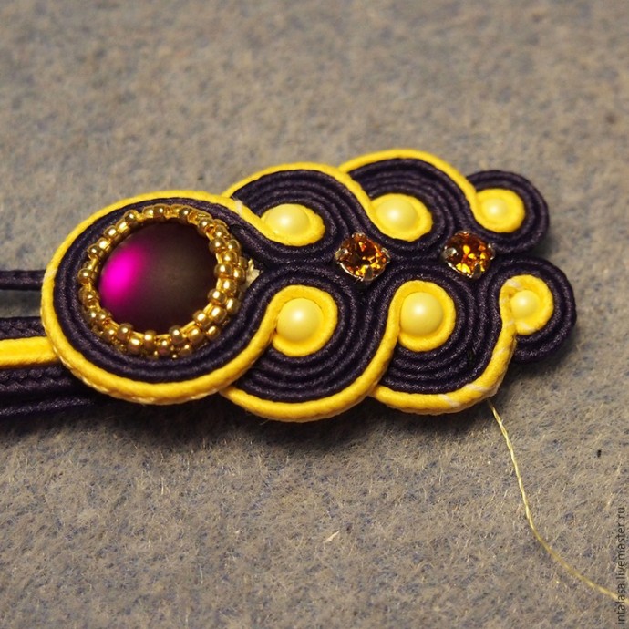 Делаем сережки в технике сутажной вышивки Делаем сережки в технике сутажной вышивки