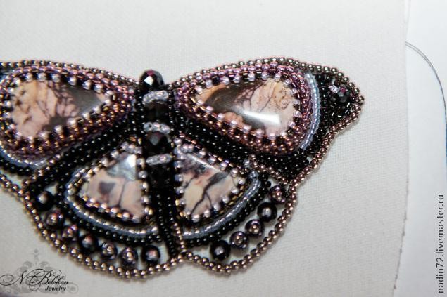 ​Вышивка бисером "Брошь-бабочка экзотическая": мастер-класс, часть 3