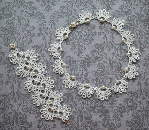 Свадебный вариант кружевного колье