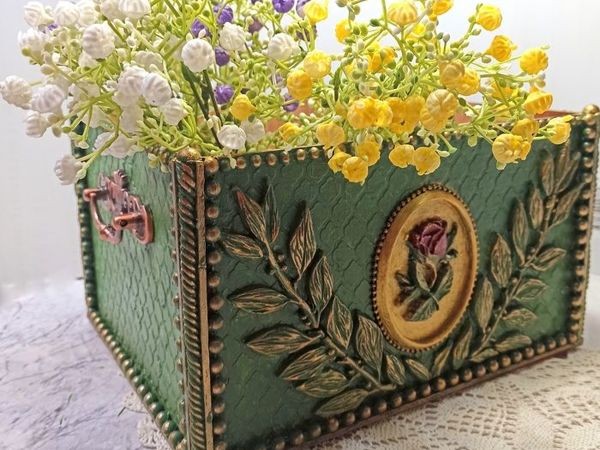 Декор деревянного ящика