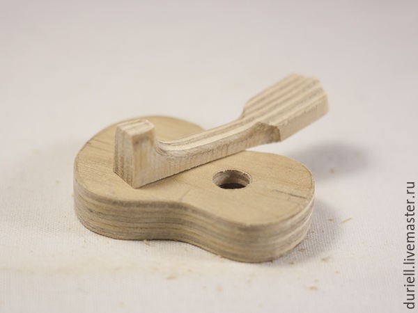 Мастерим миниатюрную гитару "Ретро" для куклы: часть 2