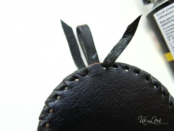 ​Изготавливаем кожаный брелок с объемным четырехлистником на удачу: часть 4