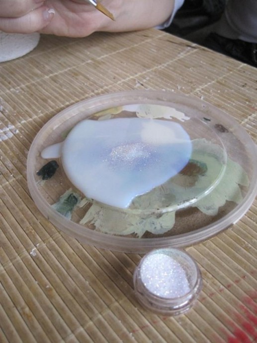 Декорирование романтичной бутылки в технике декупаж: часть  2