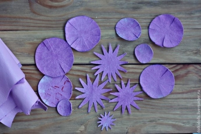 Мастерим хризантему из кожи