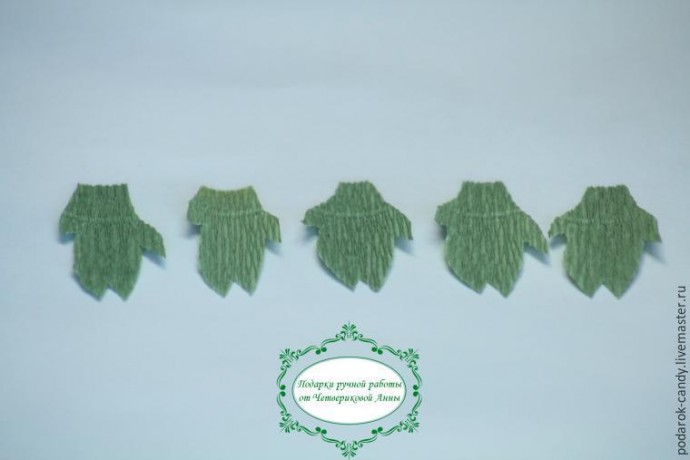 Делаем распушившийся пион из гофрированной бумаги и конфеты: часть 4