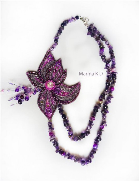 Вышиваем бисером колье с цветком: часть 3