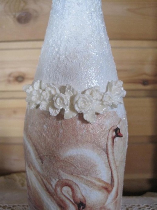 ​Декорирование романтичной бутылки в технике декупаж: часть 3