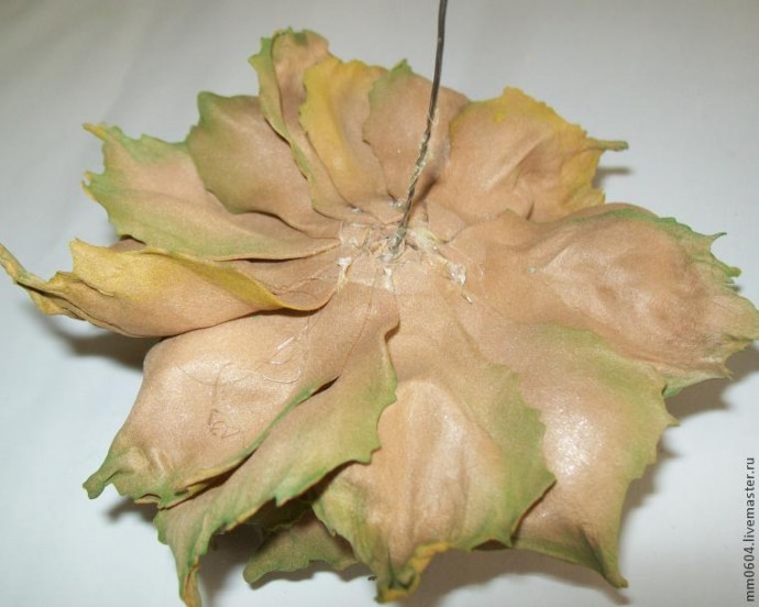 Создаем цветок из листьев: часть 3