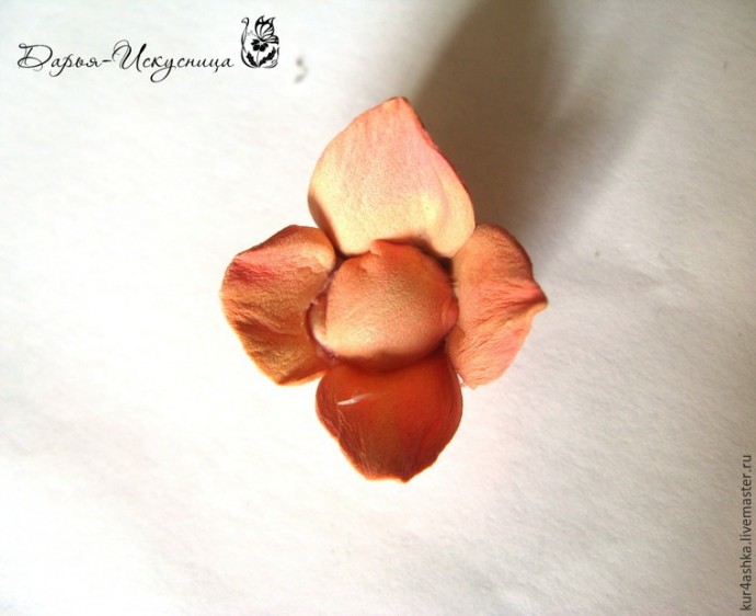 Декорируем свечу для семейного очага с цветами из фоамирана: часть 4