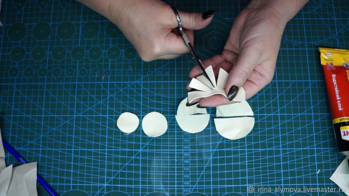 Мастерим хризантему из кожи: часть 1