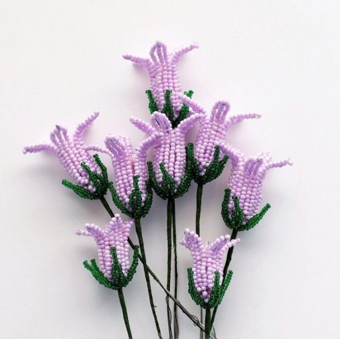 Нежные цветы из бисера
