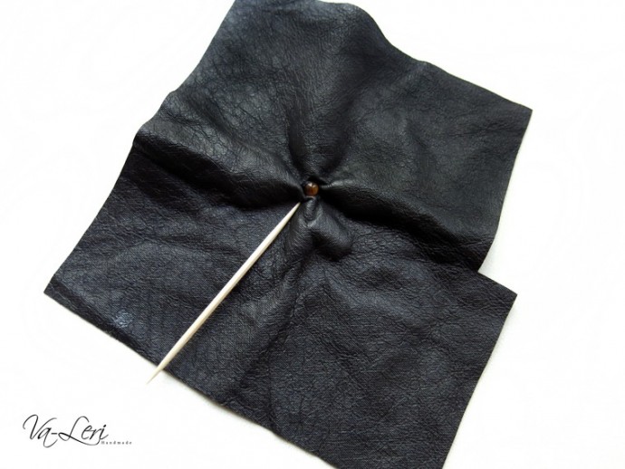 ​Изготавливаем кожаный брелок с объемным четырехлистником на удачу: часть 3