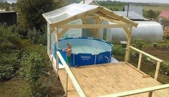 Отличная идея обустройства бассейна на даче