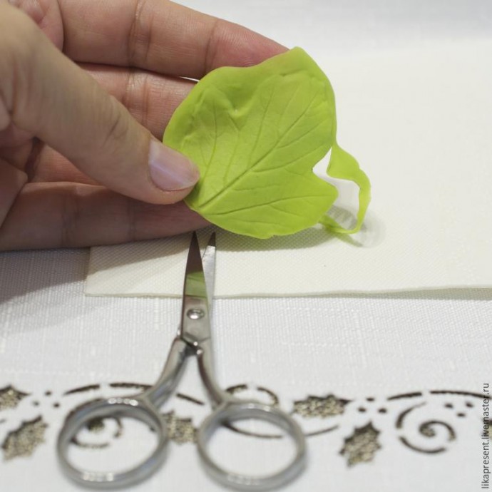 Лепим веточку калины из полимерной глины и холодного фарфора: часть 3