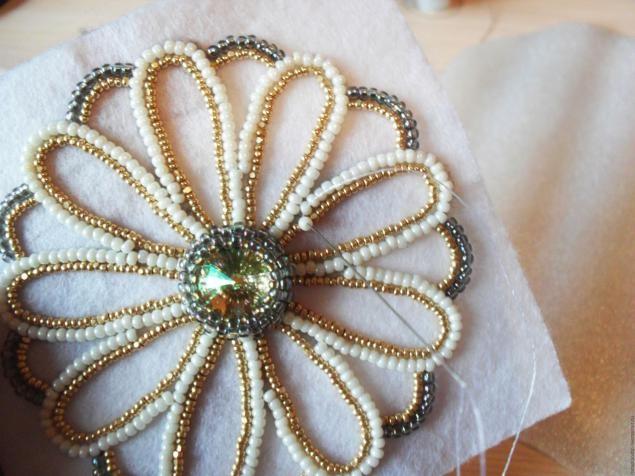 Мастер-класс по созданию вышитой бисером броши "Нео-цветок": часть 4