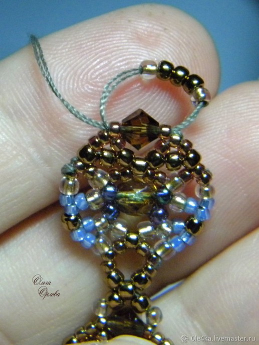 Вышиваем бисером колье "Голубые цветы": часть 3