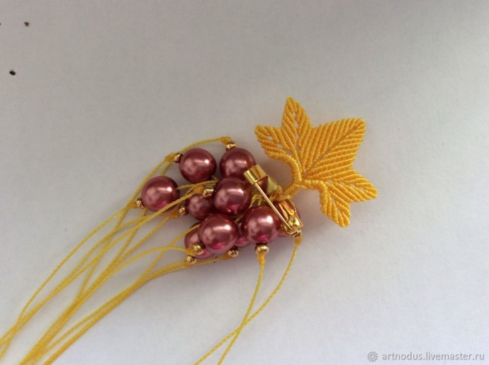 Плетем брошь "Виноградная гроздь" в технике микро-макраме