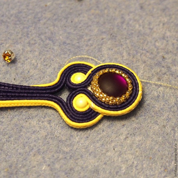 Делаем сережки в технике сутажной вышивки Делаем сережки в технике сутажной вышивки