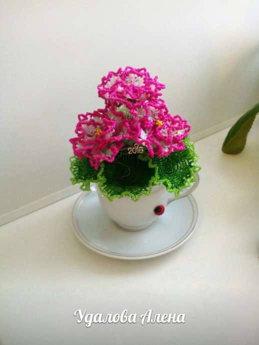 Фиалка махровая из бисера и рубки