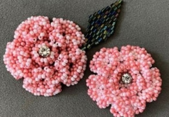 ​Объёмные розы из бисера