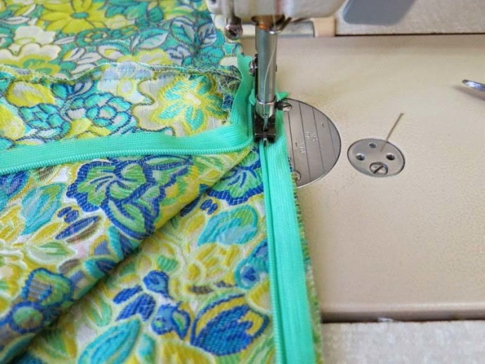 ​Потайная молния в юбке или в платье