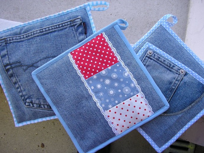 Что сделать из старых джинсов: прихватки для горячего