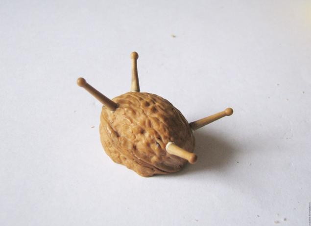 ​Игольница из грецкого ореха