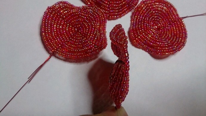 Мак из бисера