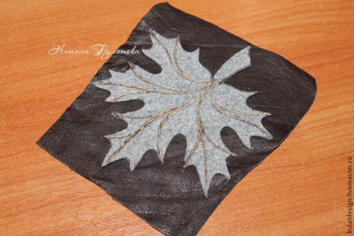 Листья желтые по городу кружатся