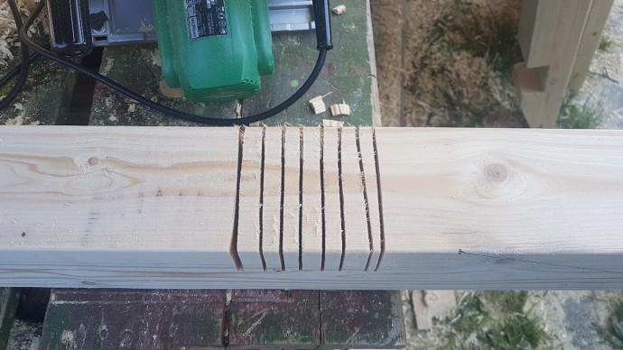 ​Самодельные деревянные качели в стиле перголы