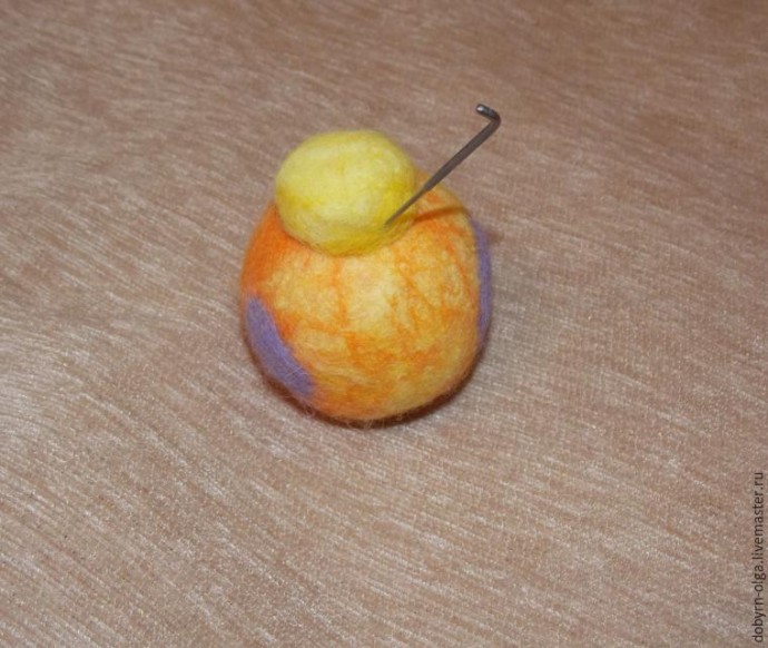 Позитивный пёс Шарик, выполненный в технике сухого и мокрого валяния: часть 2