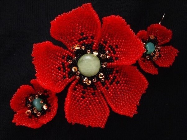 Плетём цветок мака из бисера