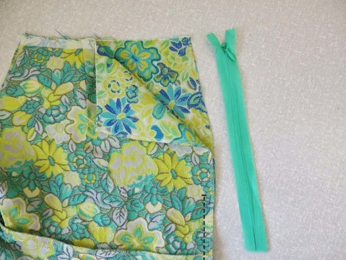 ​Потайная молния в юбке или в платье