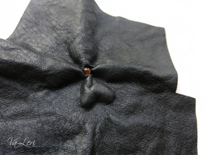 ​Изготавливаем кожаный брелок с объемным четырехлистником на удачу: часть 3