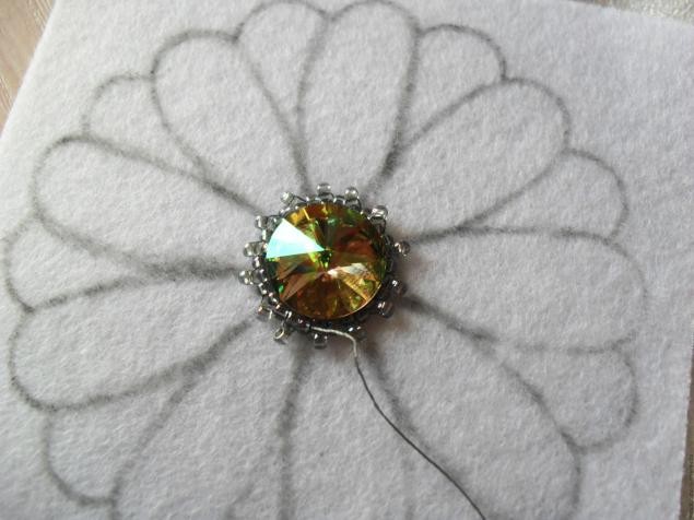 Мастер-класс по созданию вышитой бисером броши "Нео-цветок": часть 2