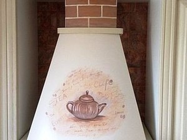 Декор вытяжки в бежевых тонах