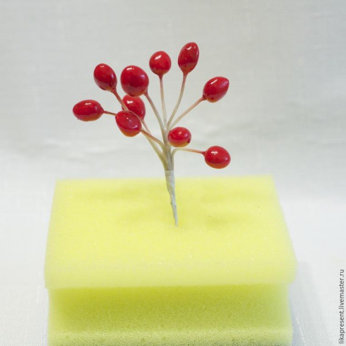 Лепим веточку калины из полимерной глины и холодного фарфора: часть 2