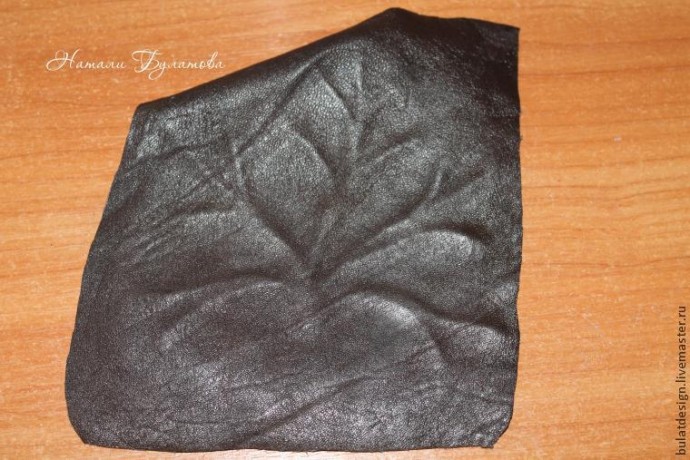 Листья желтые по городу кружатся