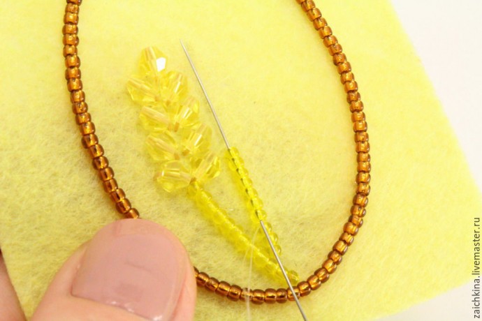 ​Вышиваем бисером брошь "Колоски": часть 2