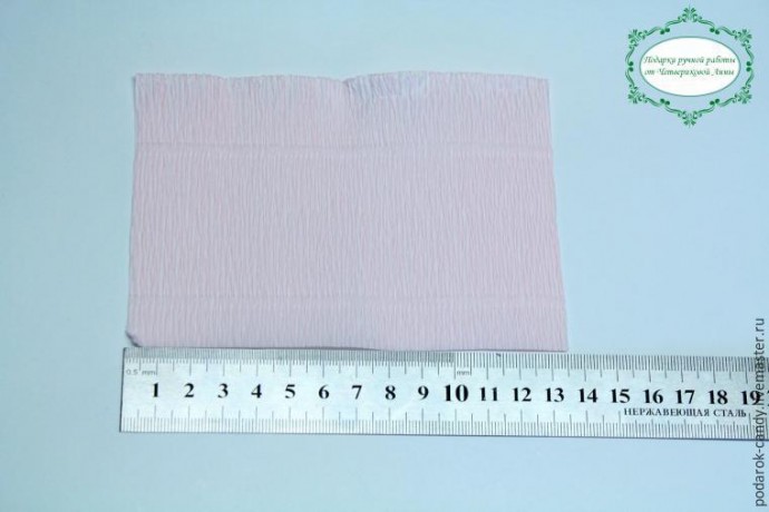 Делаем распушившийся пион из гофрированной бумаги и конфеты: часть 3 Делаем распушившийся пион из гофрированной бумаги и конфеты: часть 3